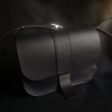 Velká černá kabelka