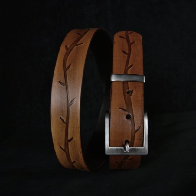 Kožený opasek - Relief hnědý