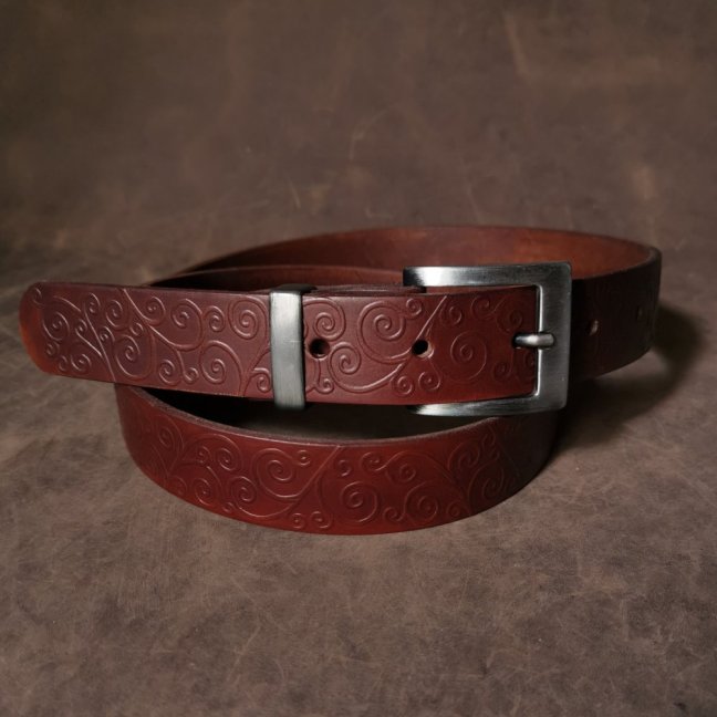 Kožený opasek - Relief hnědý