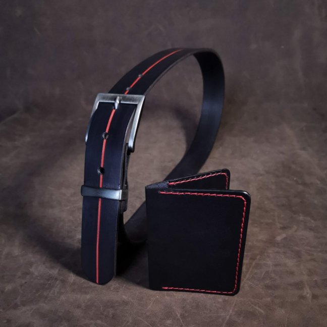 Kožený opasek - Lineal černý s červenou linkou