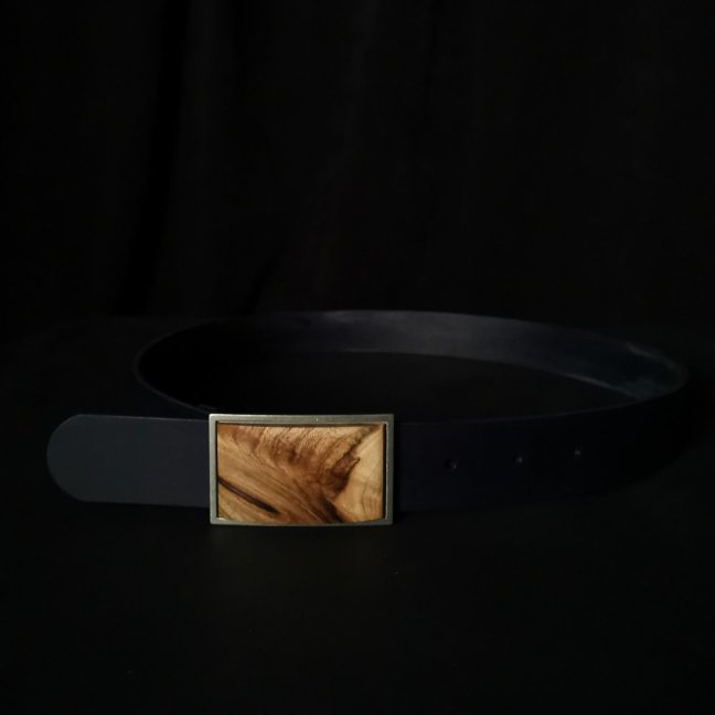 Opasek s originální dřevěnou sponou