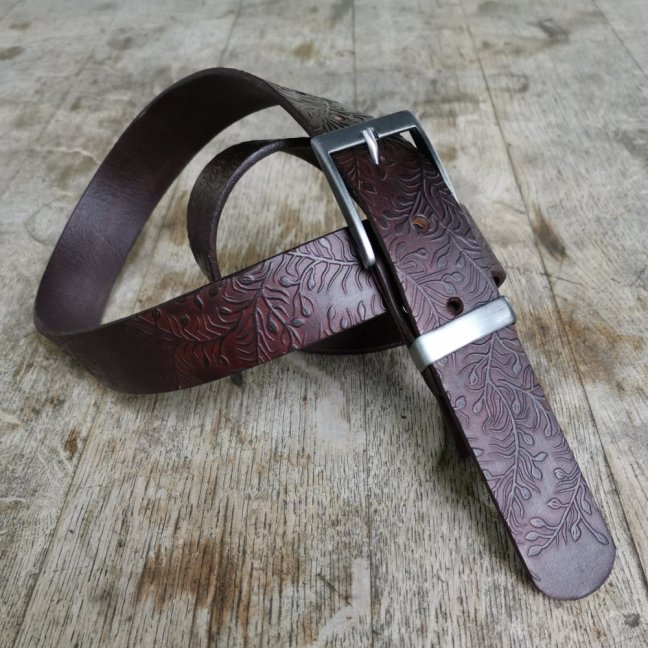 Kožený opasek - Relief hnědý