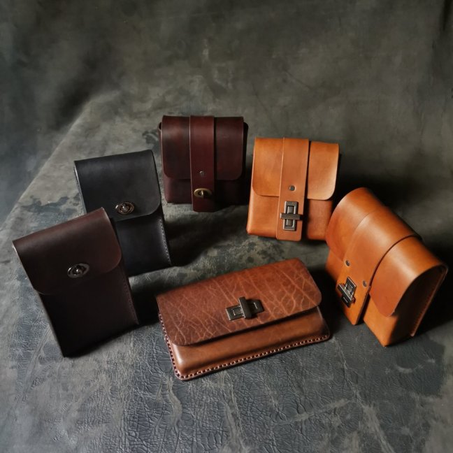 Kapsa na mobil - ilustrační foto Kapsa na mobil - ilustrační foto