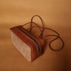 Heboučká, baculatá minikabelka