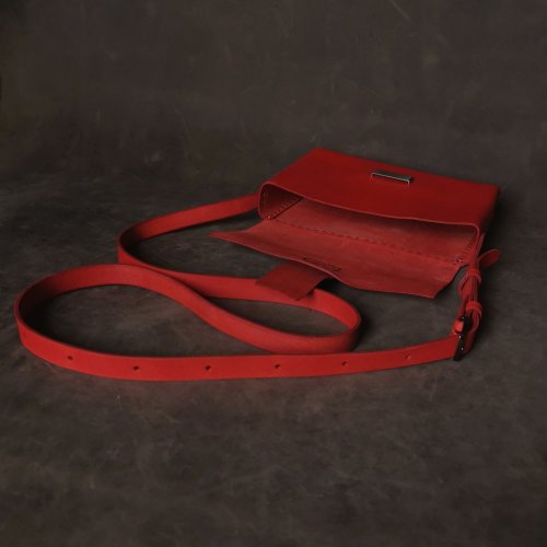 Červená kabelka