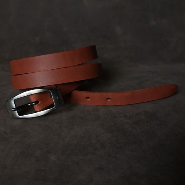 Úzký, kožený opasek