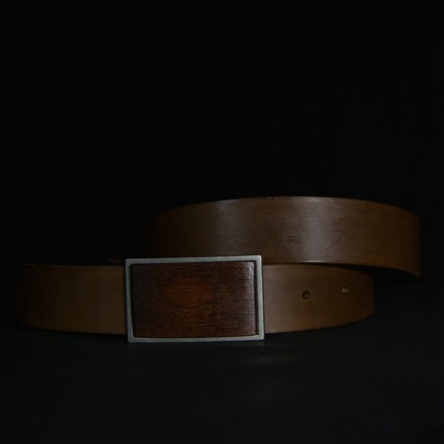 Opasek s originální dřevěnou sponou