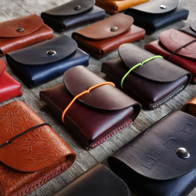 Pouzdro na karty, minipeněženka na druk- tmavě hnědé PURE