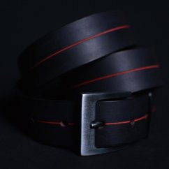 Kožený opasek - Lineal černý s červenou linkou