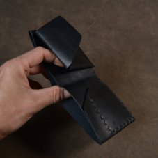 Jednoduchá /černá/ peněženka do kapsy