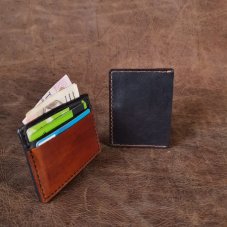 Placaté pouzdýrko na karty šité tmavou nití