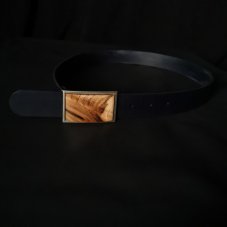 Opasek s originální dřevěnou sponou