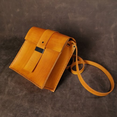 Žlutá kabelka