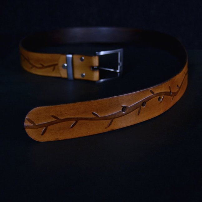 Kožený opasek - Relief hnědý