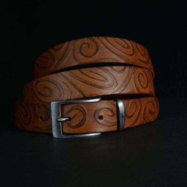 Kožený opasek - Relief , dlouhý... - Barva: Hnědá