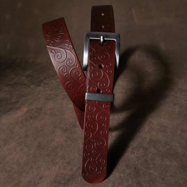 Kožený opasek - Relief hnědý