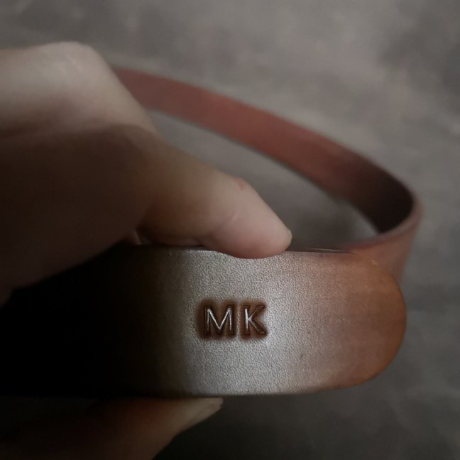Ražba monogramu na výrobek
