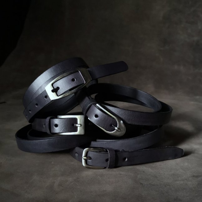 Kožený opasek - Klasik černý s mírně zaoblenou přezkou