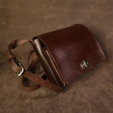 Kabelka větší, hnědá