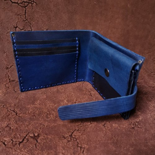 Modrá, vroubkovaná peněženka