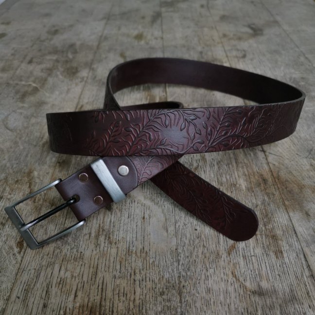 Kožený opasek - Relief hnědý