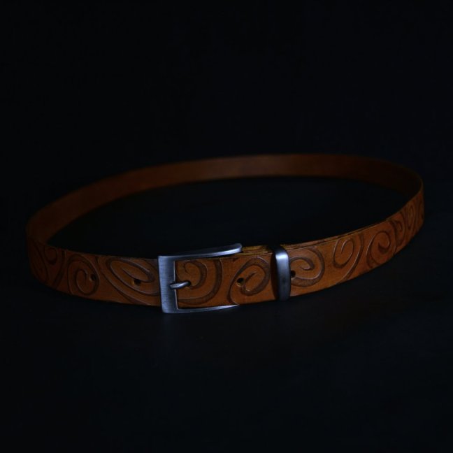 Kožený opasek - Relief , dlouhý... - Barva: Hnědá