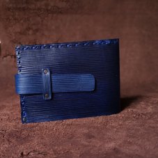 Modrá, vroubkovaná peněženka