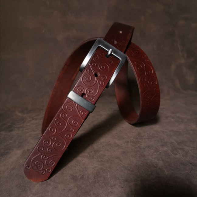 Kožený opasek - Relief hnědý