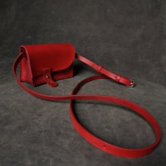 Červená mini kabelka a ledvinka v jednom