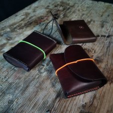 Pouzdro na karty, minipeněženka s gumičkou- hnědá s oranžovou