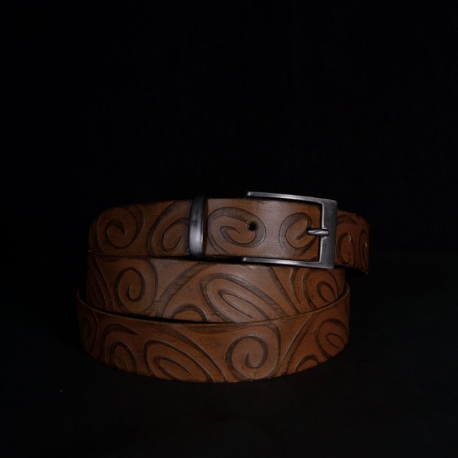 Kožený opasek - Relief , dlouhý... - Barva: Hnědá