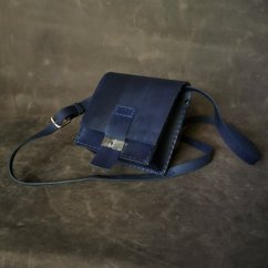 Modrá kabelka s nerez kováním