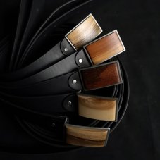 Opasek s originální dřevěnou sponou